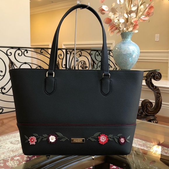 Authentic Kate spade flower handbag&wallet set - Picture 3 of 8